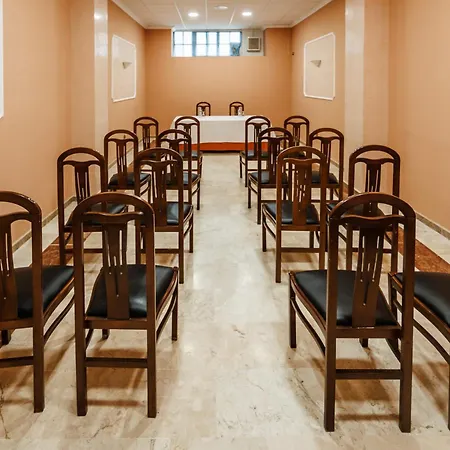 Acosta Vetonia מלון 3*